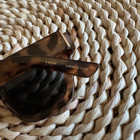 French Connection sunglasses - Picture 5 of 6